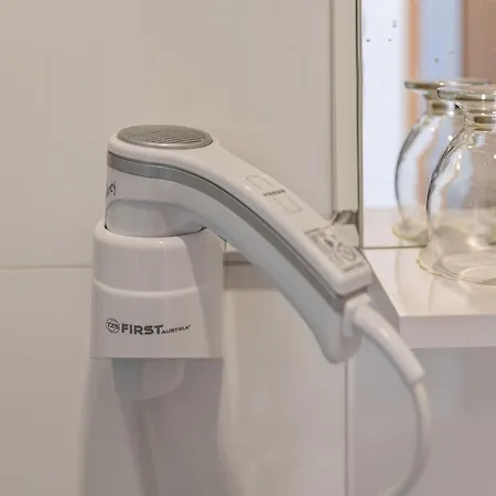Urban Retreat, Cleaning Included 아파트 *